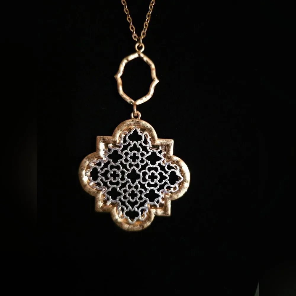 💍Quatrefoil Filigree Long Pendant Necklace - Picture 2 of 3
